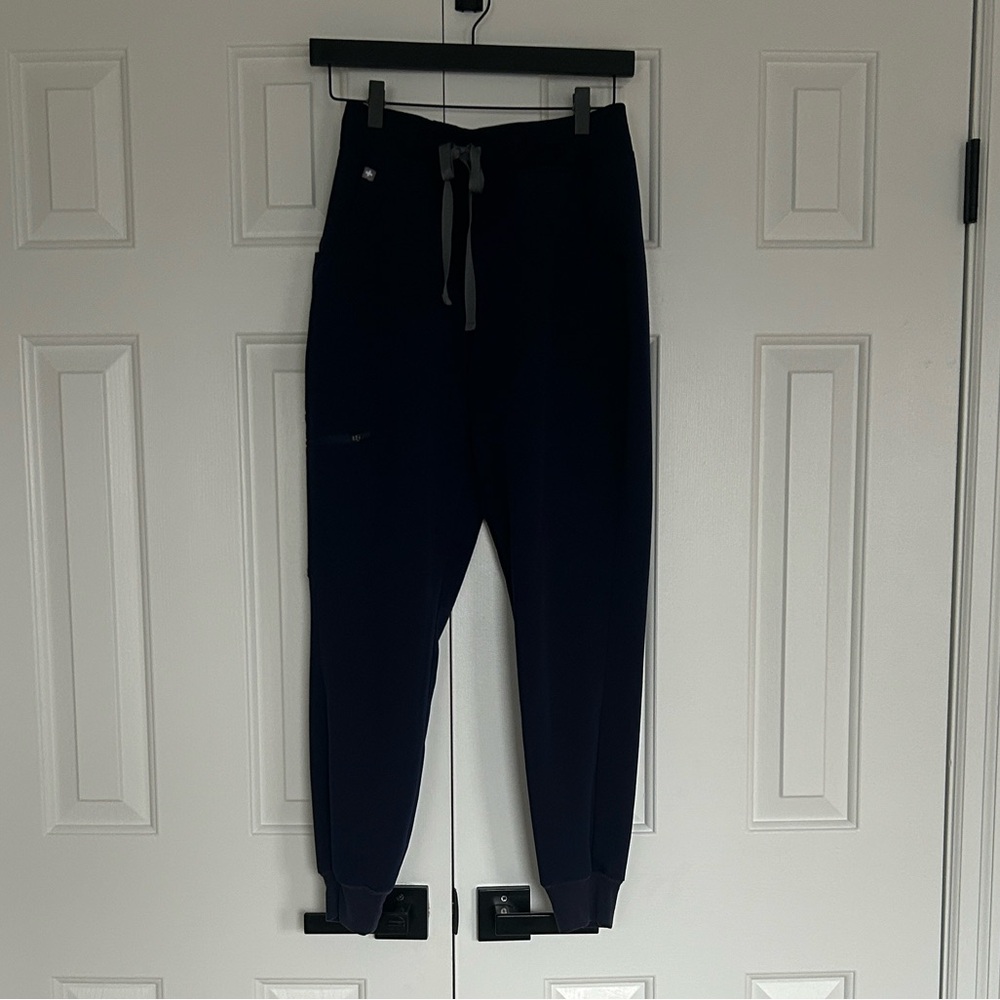 Women’s Navy Jogger Pants by Figs